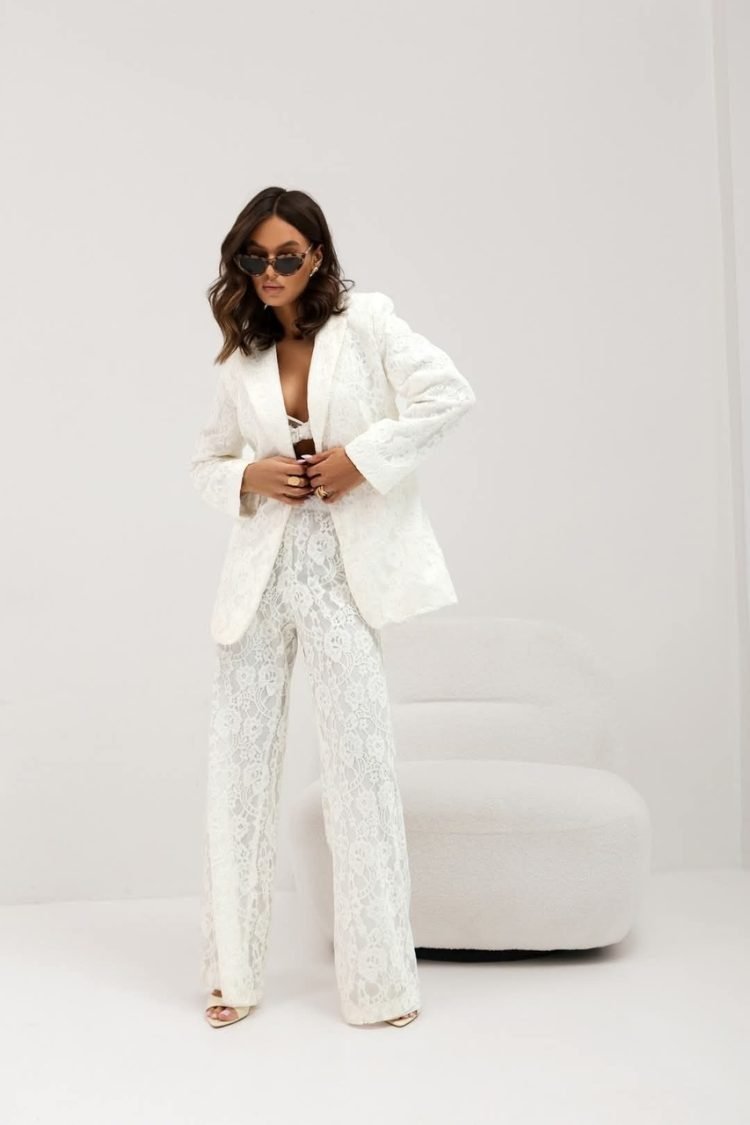 stunning two-piece lace set ecru - Image 3