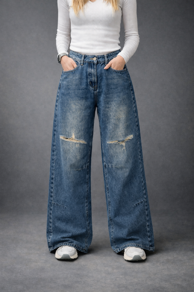 LARA Wide-Leg Jeans