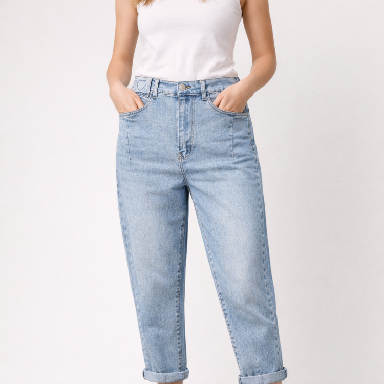 Boyfriend High-Waisted Jeans - Image 4