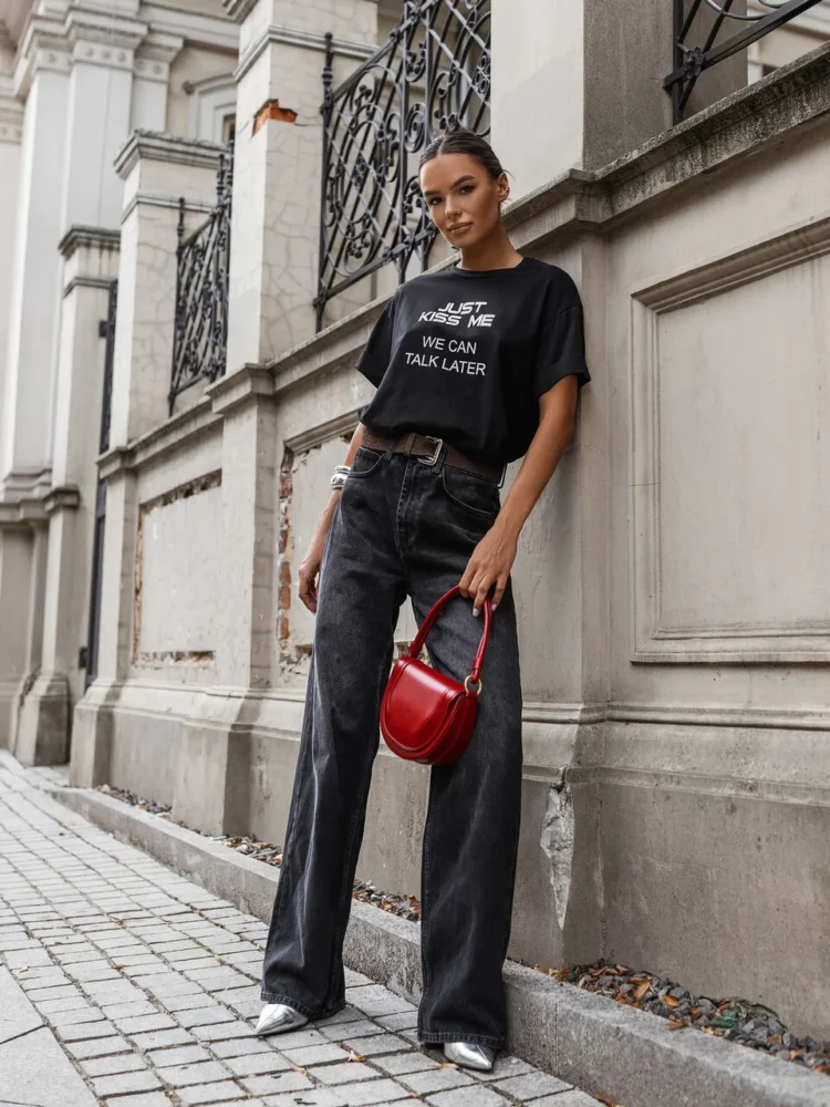 T-shirt Kiss Me Black - Image 2