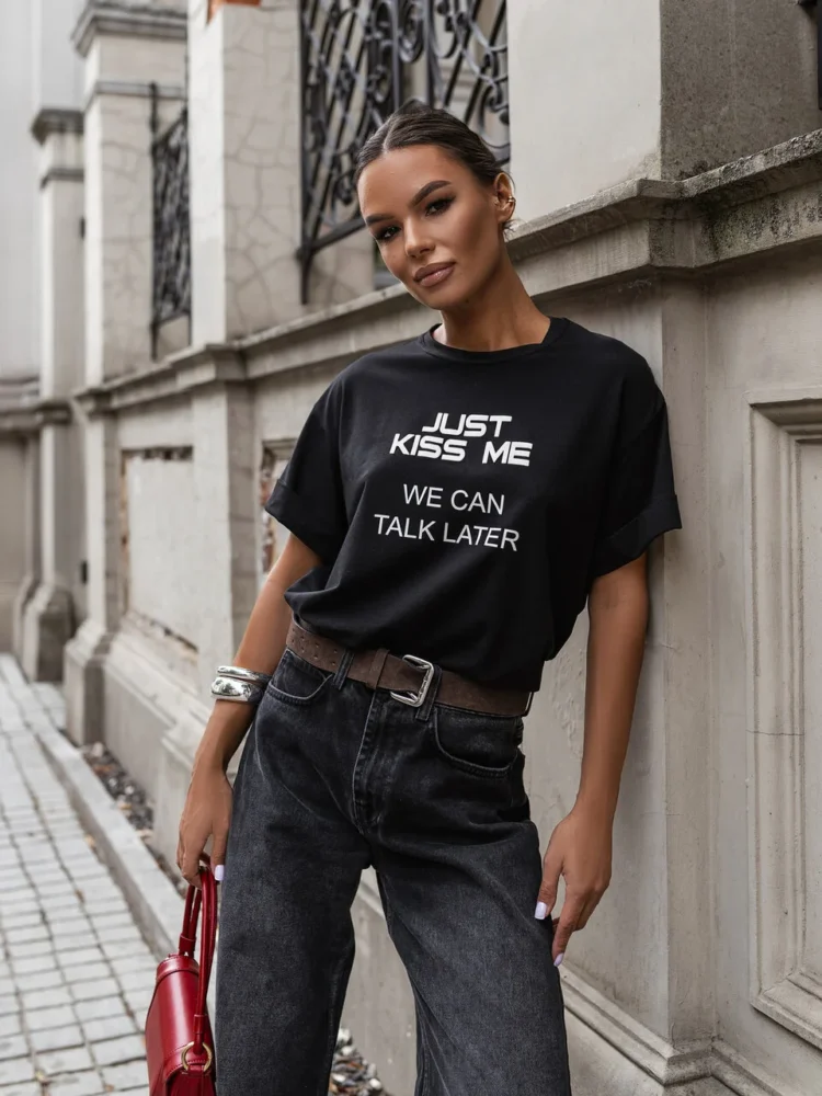 T-shirt Kiss Me Black