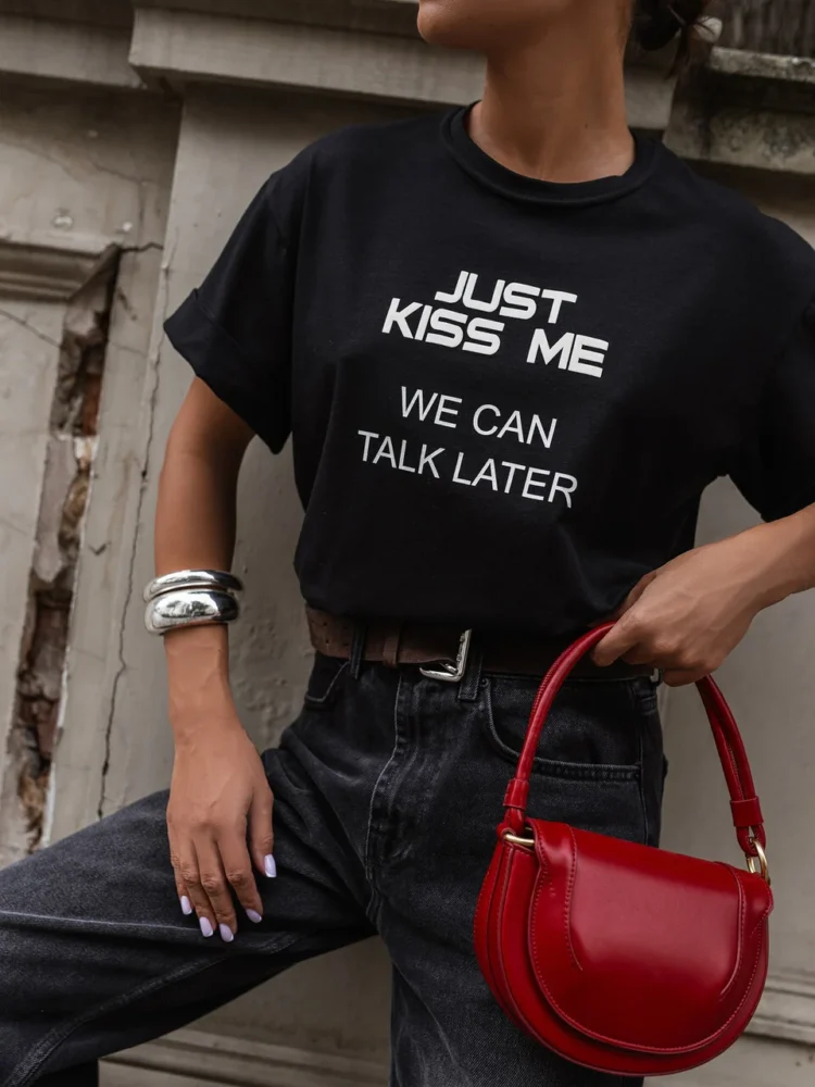 T-shirt Kiss Me Black - Image 4