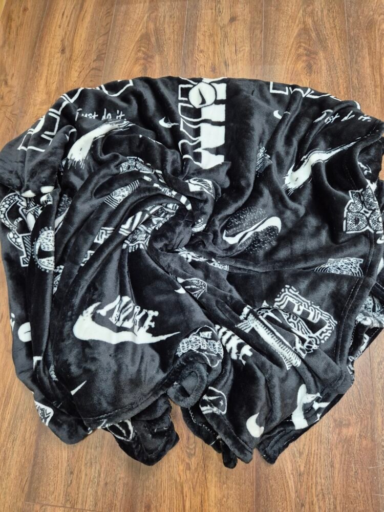 Soft Luxury Blanket Nike - Image 3