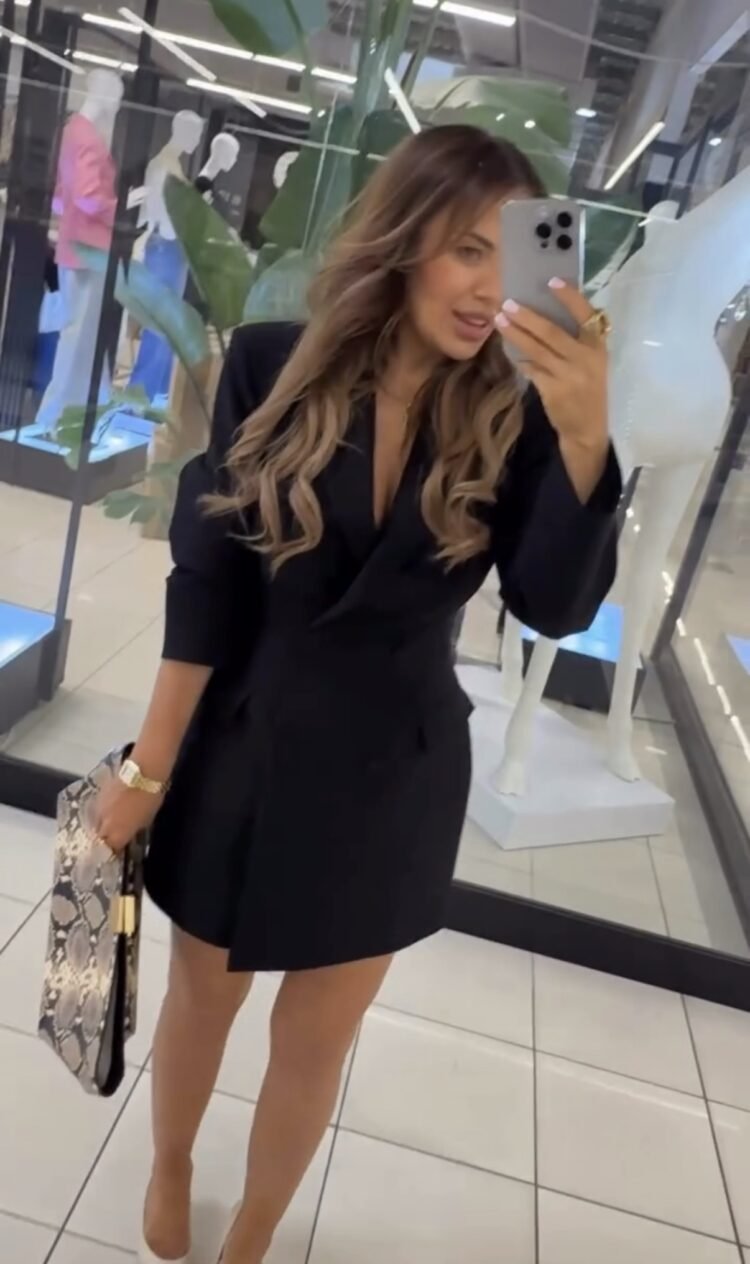 Elegant Fitted Blazer Black - Image 4