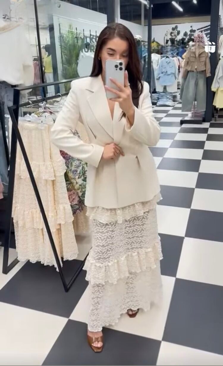 Elegant Lace Skirt Cream