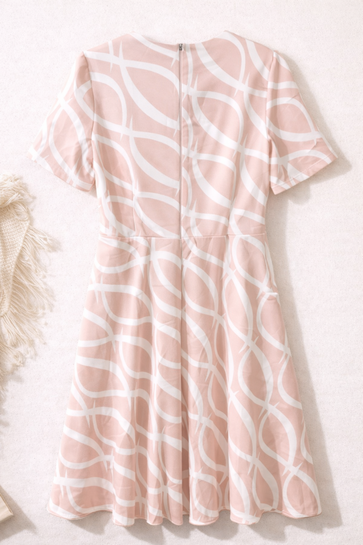 Elegant Patterned Dress With Belt - Image 2