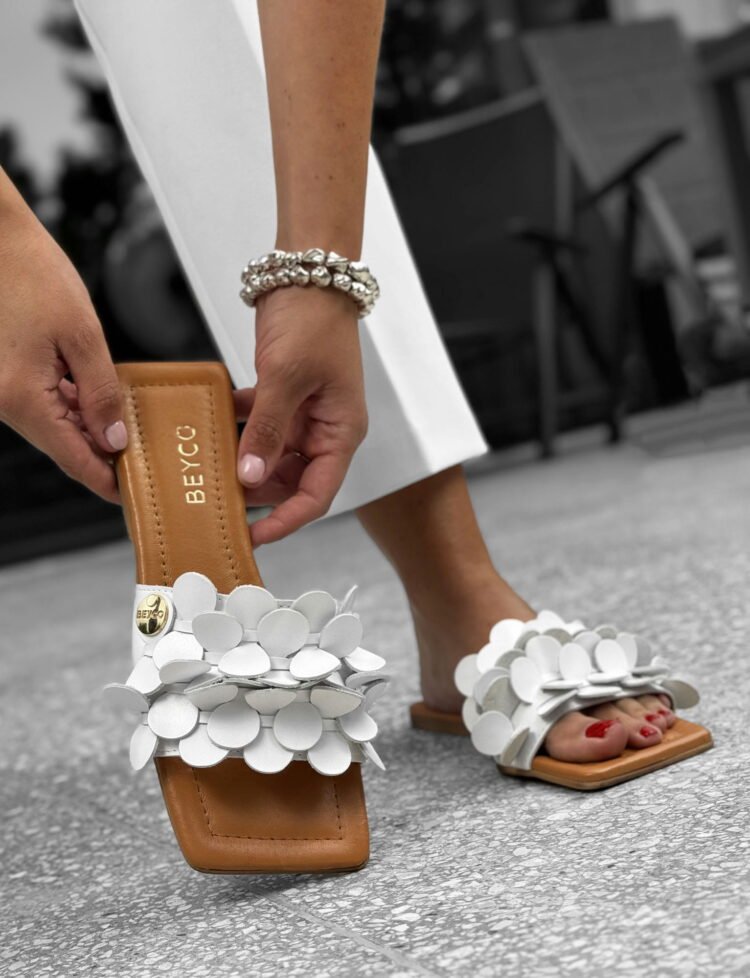 Leather flip-flop sandals 25-13 white
