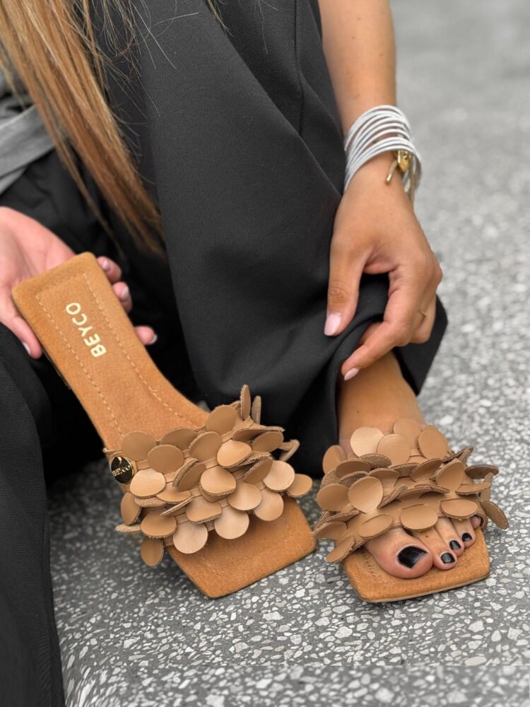 Leather flip-flop sandals 25-13 caramel