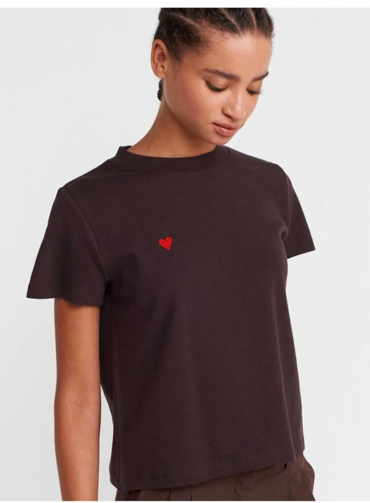 Dilvin Heart Detail T-shirt - Image 6