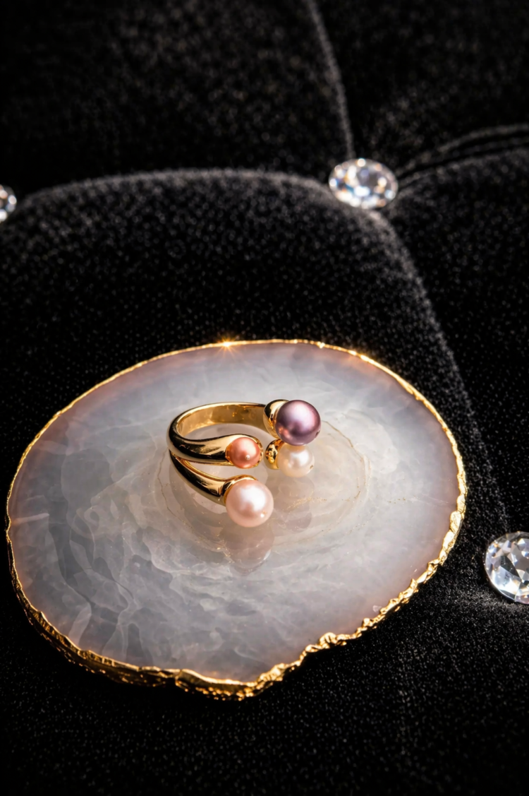 Decorated ring with satin pearls Purple