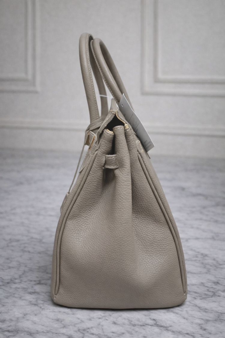 Elegant Leather Handbag with the key Beige - Image 4