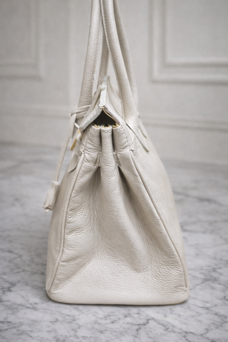 Elegant Leather Handbag with the key Light Beige - Image 2