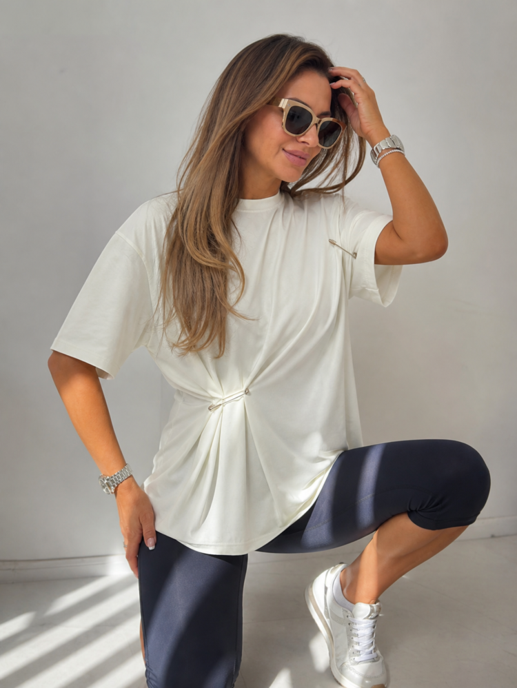 T-shirt with safety pins cream