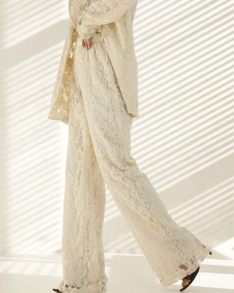 Sempre Lace Suit Set 2 Colours - Image 3
