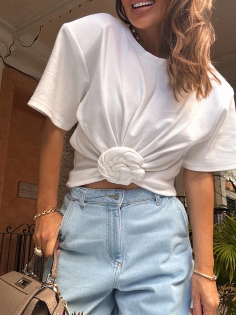 T-shirt with a decorative rose Cream