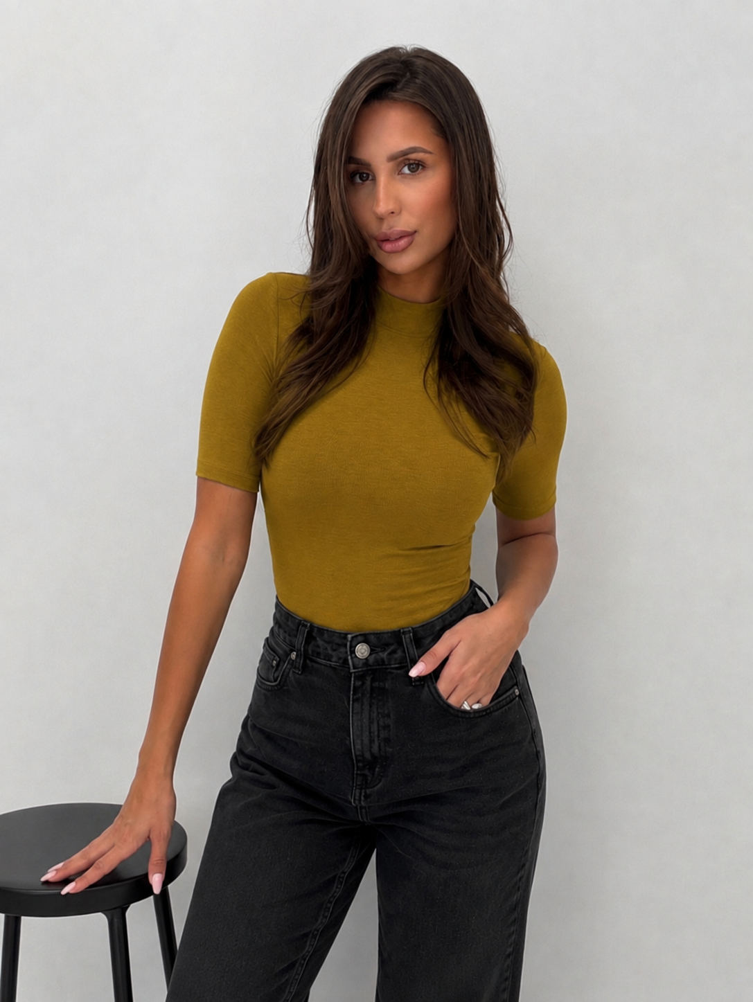 Short-sleeved mock-neck long top – Mustard