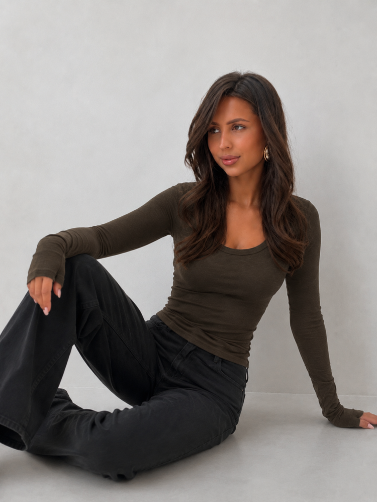 Long-sleeved long top with a neckline – Khaki