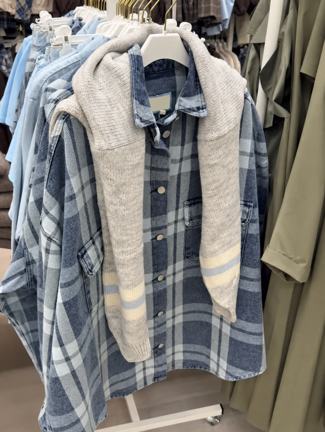 Sempre Oversized Denim Shirt - Image 4