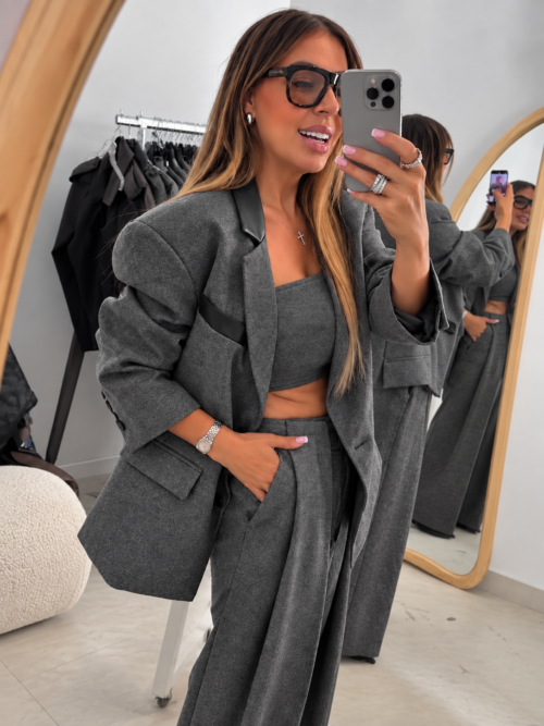 EMO Oversized Blazer – Modern Tailoring with a Statement Finish