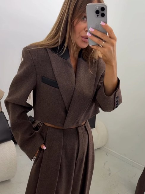 Amber Cropped Blazer Chocolate